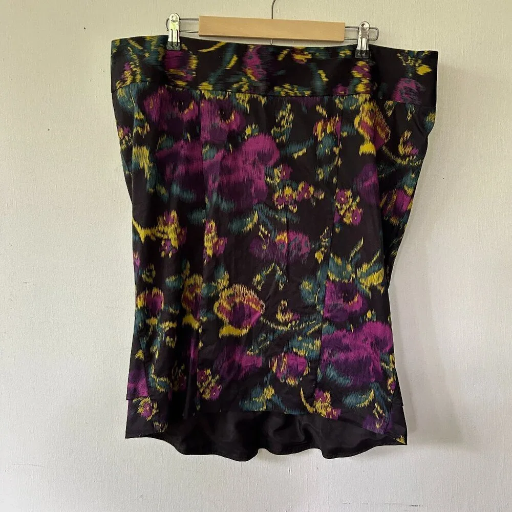 Torrid Tulip Skirt Womens Size 18 Black Floral‎ Dark Cottagecore Fairy Grunge
